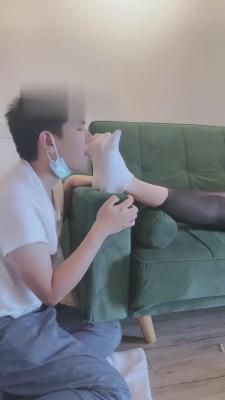 【欣欣S】黑丝棉袜小白鞋玩畜生 bf15738