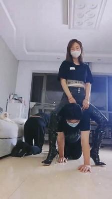 【雪儿】长靴军统惩罚贱奴 bf15815