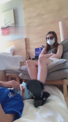 【樱田妮妮】御姐网红脚踩狗脸 bf15914