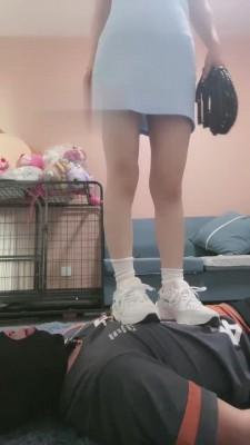 【九九女王】学生S健身完回家辱狗 bf15958