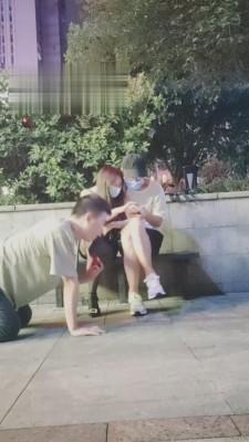 【重庆男神】户外情侣伺候上课 bf16043