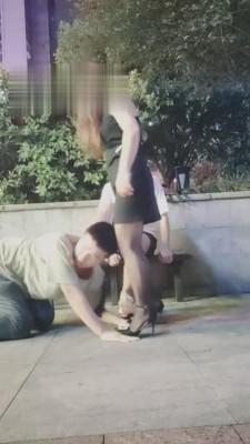 【重庆男神】户外情侣伺候上课 bf16043