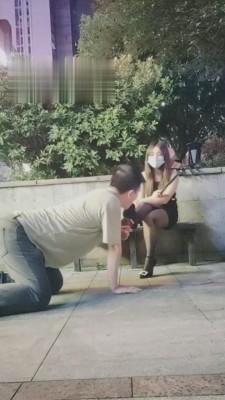 【重庆男神】户外情侣伺候上课 bf16043