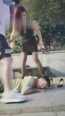 【重庆男神】户外情侣伺候上课 bf16043