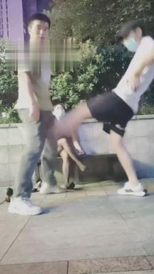 【重庆男神】户外情侣伺候上课 bf16043