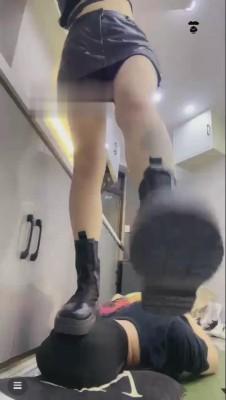 【初见】被酒吧陪酒小妹踩踏/口水羞辱 bf16040