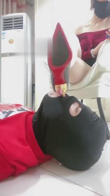 【Linda】肉丝热裤脚汗气味羞辱 bf16044