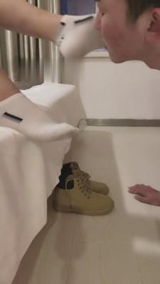 【于努力】素人马丁靴踩狗奴 bf16024