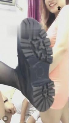 【糖糖S】多位精神小妹全体重踩踏 bf16054