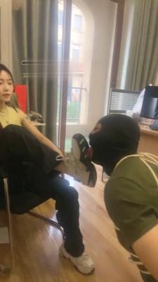 【霁月s】捆绑运动鞋踩踏羞辱贱狗 bf16020