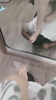 【欣欣】萝莉主皮鞋白丝袜羞辱 bf16096