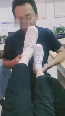 【小贱mt】舔同事的脏鞋臭袜 bf16146