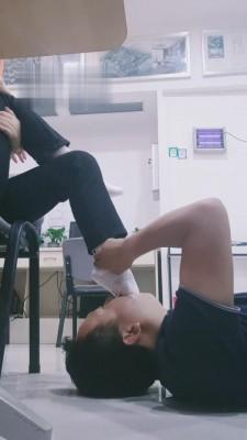 【小贱mt】舔同事的脏鞋臭袜 bf16146