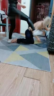 【绯闻王妃】皮裤高跟虐待捆绑奴/耳光/踢踹/踩狗爪 JS220723