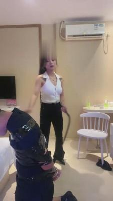 【沐琪大小姐】胶带捆绑鞭打舔狗 bf16120