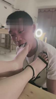 【鑫儿教头】高跟凉鞋深夜羞辱 bf16225