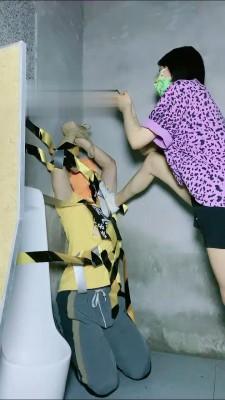 【美离子】公共场所羞辱46岁老狗厕奴 bf16215