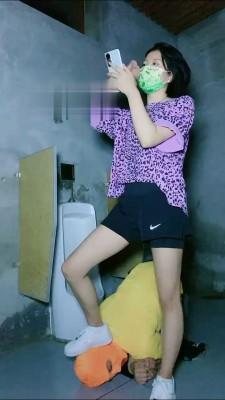 【美离子】公共场所羞辱46岁老狗厕奴 bf16215