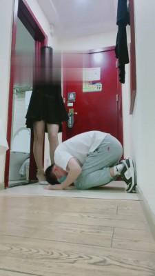 【梵高S】灰丝高跟羞辱脚奴【双视角修复版】 bf16263