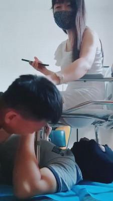 【魅影女神】竞争早餐的两狗奴 bf16289