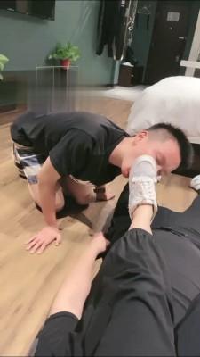 【悦主大大】小白鞋超臭棉袜羞辱双奴 bf16361