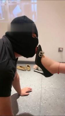 【璐主S】舔脚/舔鞋/耳光/吃烟灰/脚喂食 bf16351