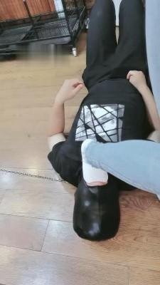 【西安欣】胯下的屈从-舔马丁靴/白袜深喉 bf16427