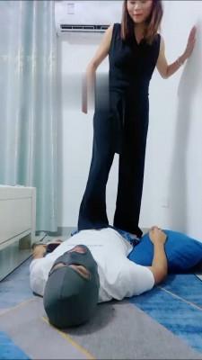 【婷婷】御姐高跟裸足调狗 bf16489