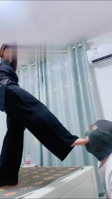 【婷婷】御姐高跟裸足调狗 bf16489