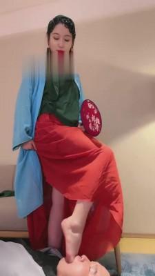 【鑫儿教头】汉服穿越女主踩踏狗 bf16448