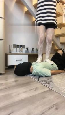 【云云酱】萝莉主白丝全体重踩踏 bf16640