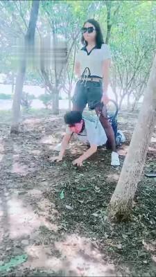 【南城天姬】户外逮住偷窥奴遛狗 bf16648