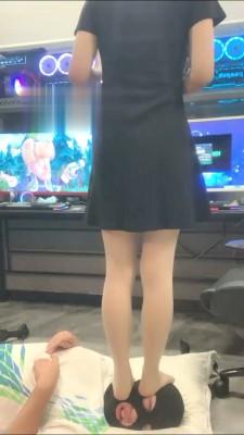【精神小妹】电脑桌下强制蹂躏 bf16777