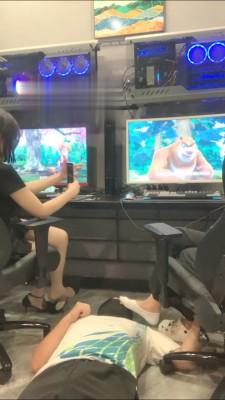 【精神小妹】电脑桌下强制蹂躏 bf16777