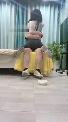 【我偏不】精彩-绿帽狗伺候情侣主吃饭被虐 bf13840