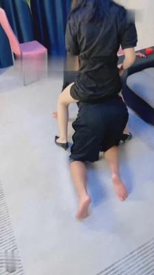 【冷凝大大】女老板高跟踢打虐下属 bf13861