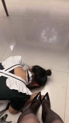 【沅芷大人】可爱女仆疯狂舔高跟黑丝脚 bf17020