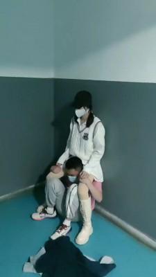 【丫丫】长靴楼道虐偷拍狂 bf20158