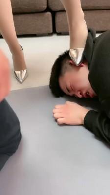 【妮可】新疆素人女孩虐废父子奴 bf20376