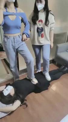 【子怡】双S运动鞋白袜踩踏 bf20412