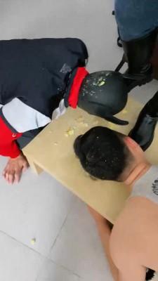 【麋鹿银儿】素人三人服侍天堂震住蒙小丫头 bf20850