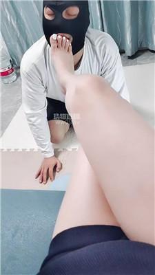 【灵竹】白袜脚深喉狂舔 JS251203-30