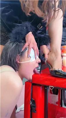 【麋鹿银儿】双S强制女奴喝混合10种饮料鸡尾酒/口含着被脚耳光 bf59560