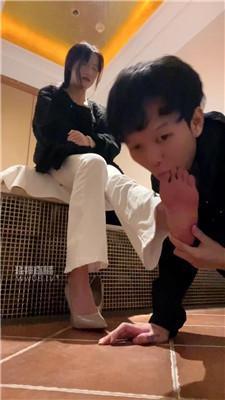 【煎饼狗子】花钱做技师美女的狗 JS251129-45