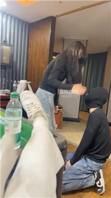 【七七】舔脏鞋底贱狗    251213-31