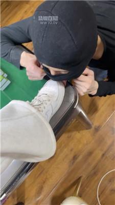 【七七】舔脏鞋底贱狗    251213-31