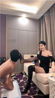 【艺小主】骑狗背胯下辱-重度掐乳 bf59816
