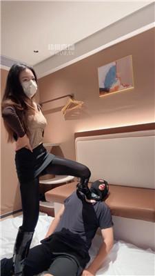 【御妍】厚黑丝腿绞踩踏深喉 JS251213-13