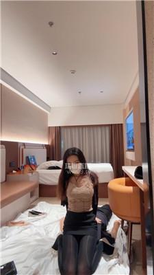 【御妍】厚黑丝腿绞踩踏深喉 JS251213-13