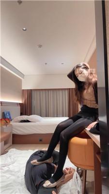 【御妍】厚黑丝腿绞踩踏深喉 JS251213-13